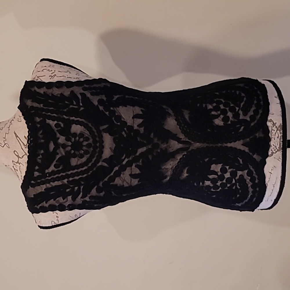 Express Lace Top - Picture 2 of 4